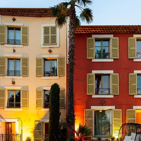 L'arena Hotell 3*