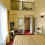 Hotell L'arena Fréjus